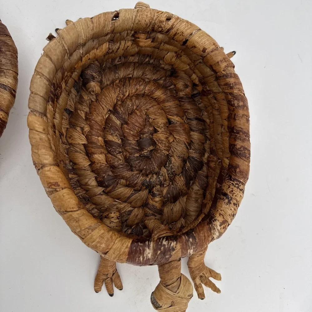Vtg Handwoven Turtle Armadillo Basket Box Woven Straw Lidded Trinket Container